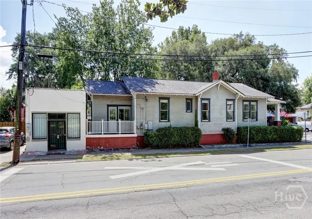 Photo 4 of Single family home for sale at 402 E 38th Street, Savannah, GA 31401 | MLS# SA362757 | Listing updated on 2026-09-08