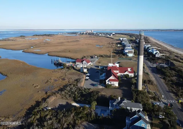 Photo 18 of Single family home for sale at 121 Se 76th Street, Oak Island, NC 28465 | MLS# 100594572 | Listing updated on 2026-09-02
