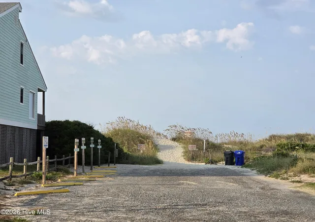 Photo 3 of Single family home for sale at 121 SE 76th Street, Oak Island, NC 28465 | MLS# 100594572 | Listing updated on 2026-09-02