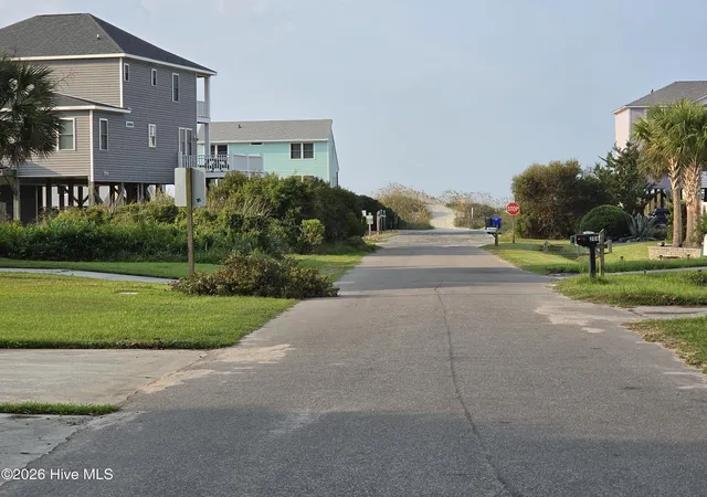 Photo 4 of Single family home for sale at 121 SE 76th Street, Oak Island, NC 28465 | MLS# 100594572 | Listing updated on 2026-09-02
