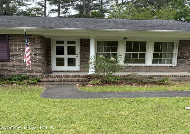 Homes for sale in Washington, NC | 209 Oak Dr, Washington, NC 27889 | MLS# 100578049