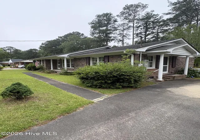 Homes for sale in Washington, NC | 209 Oak Dr, Washington, NC 27889 | MLS# 100578049