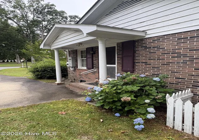 Homes for sale in Washington, NC | 209 Oak Dr, Washington, NC 27889 | MLS# 100578049