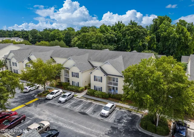 Photo 4 of Condo for sale at 5004 Hunters Trl #15, Wilmington, NC 28405 | MLS# 100588759 | Listing updated on 2026-08-30