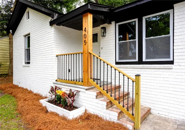 Homes for sale in Savannah, GA | 405 N Baldwin Cir, Savannah, GA 31405 | MLS# SA355828