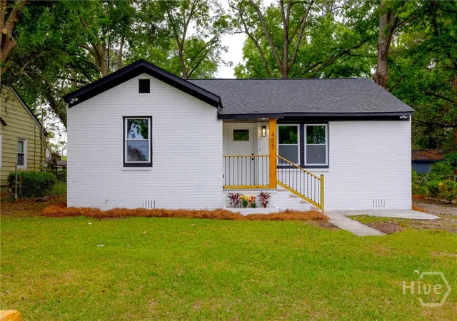 Homes for sale in Savannah, GA | 405 N Baldwin Cir, Savannah, GA 31405 | MLS# SA355828