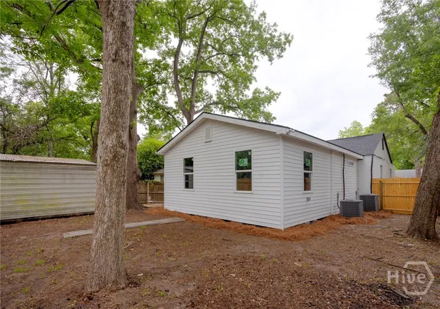 Homes for sale in Savannah, GA | 405 N Baldwin Cir, Savannah, GA 31405 | MLS# SA355828