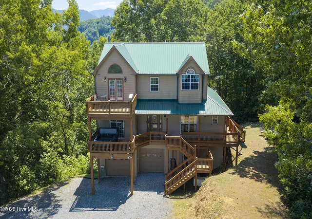 Photo 1 of Single family home for sale at 135 Eagles Nest Rd, Fontana Dam, NC 28733 | MLS# 100594757 | Listing updated on 2026-08-18
