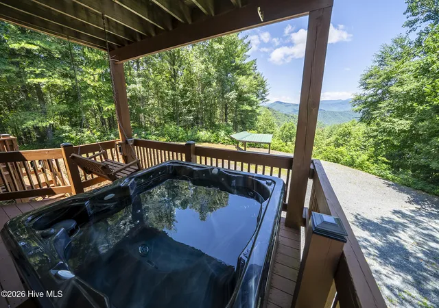 Photo 3 of Single family home for sale at 135 Eagles Nest Rd, Fontana Dam, NC 28733 | MLS# 100594757 | Listing updated on 2026-08-18