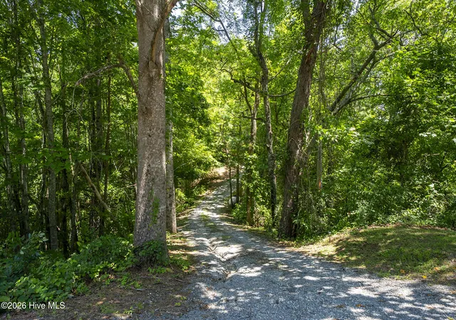 Photo 3 of Single family home for sale at 135 Eagles Nest Rd, Fontana Dam, NC 28733 | MLS# 100594757 | Listing updated on 2026-08-18