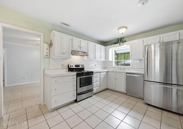 3rd image of 913 Colony Dr, New Bern, NC 28562 | MLS# 100580550