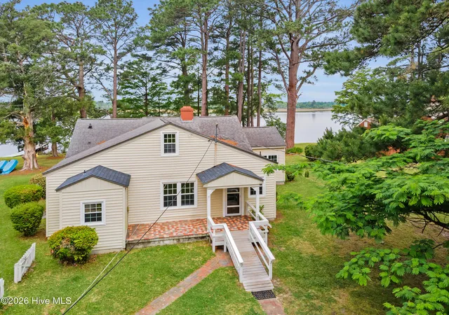 1st image of 402 Madam Moores Ln, New Bern, NC 28562 | MLS# 100570986