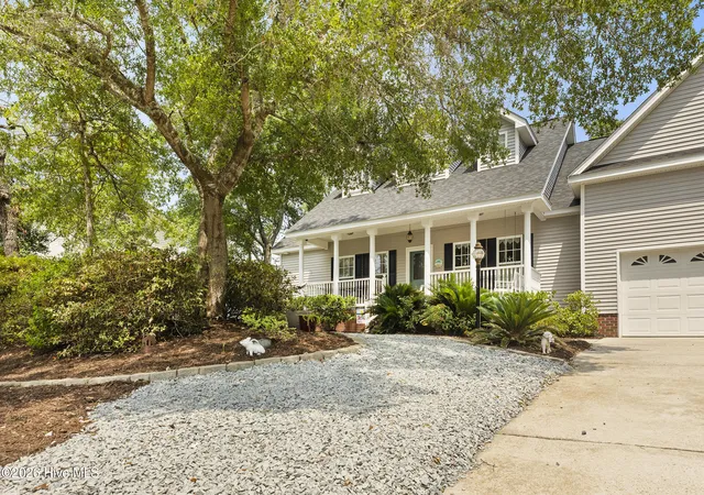Homes for sale in Oak Island, NC | 102 Sw 22nd St, Oak Island, NC 28465 | MLS# 100580554