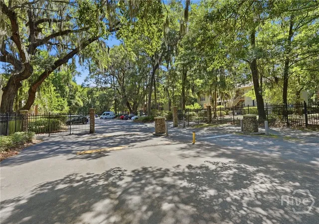 Homes for sale in Savannah, GA | 401 N Cromwell Road, Savannah, GA 31410 | Houzeo