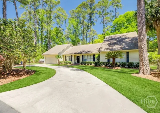 Photo 1 of Single family home for sale at 2 Thibault Ln, Savannah, GA 31411 | MLS# SA353413 | Listing updated on 2026-10-05