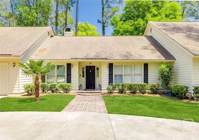 Photo 2 of Single family home for sale at 2 Thibault Ln, Savannah, GA 31411 | MLS# SA353413 | Listing updated on 2026-10-05