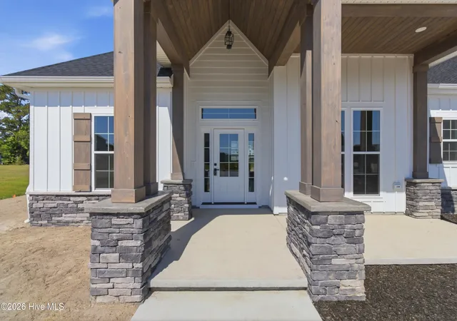Photo 4 of Single family home for sale at 112 Yawl St, Elizabeth City, NC 27909 | MLS# 100576549 | Listing updated on 2026-08-18