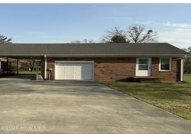Homes for sale in Kinston, NC | 2992 Cherry Ln, Kinston, NC 28504 | MLS# 100563655