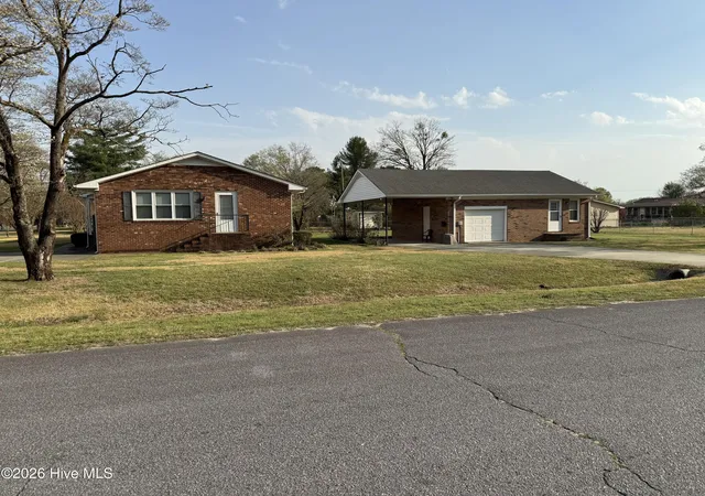 Homes for sale in Kinston, NC | 2992 Cherry Ln, Kinston, NC 28504 | MLS# 100563655