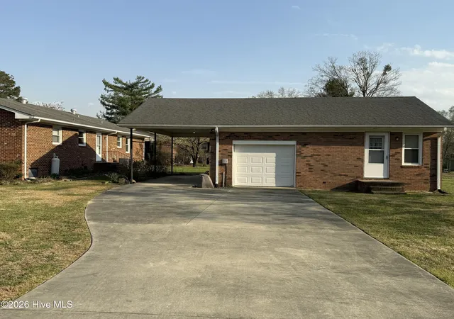 Homes for sale in Kinston, NC | 2992 Cherry Ln, Kinston, NC 28504 | MLS# 100563655