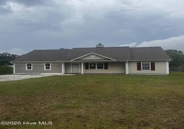 Photo 1 of Single family home for sale at 111 Quail Crk Dr, Hubert, NC 28539 | MLS# 100585275 | Listing updated on 2026-10-07