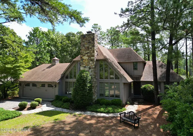 Photo 2 of Single family home for sale at 620 Diamondhead Dr S, Pinehurst, NC 28374 | MLS# 100459132 | Listing updated on 2026-09-15