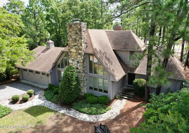 Photo 3 of Single family home for sale at 620 Diamondhead Dr S, Pinehurst, NC 28374 | MLS# 100459132 | Listing updated on 2026-09-15