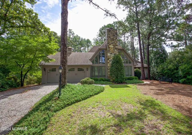 Photo 3 of Single family home for sale at 620 Diamondhead Dr S, Pinehurst, NC 28374 | MLS# 100459132 | Listing updated on 2026-09-15