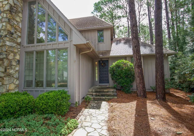 Photo 4 of Single family home for sale at 620 Diamondhead Dr S, Pinehurst, NC 28374 | MLS# 100459132 | Listing updated on 2026-09-15