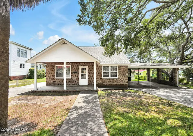 Photo 1 of Single family home for sale at 205 W Moore St, Southport, NC 28461 | MLS# 100585956 | Listing updated on 2026-08-18