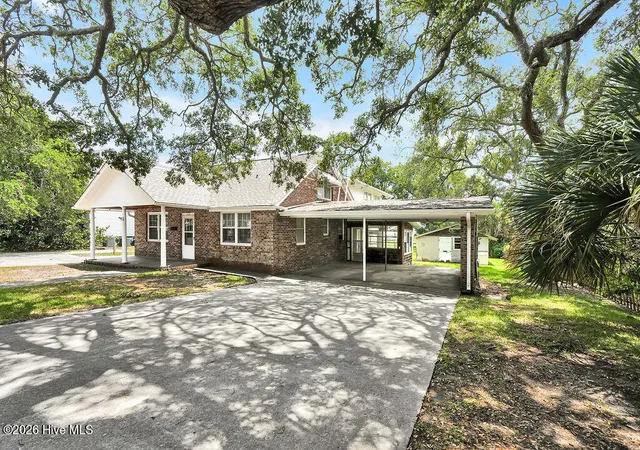 Photo 2 of Single family home for sale at 205 W Moore St, Southport, NC 28461 | MLS# 100585956 | Listing updated on 2026-08-18