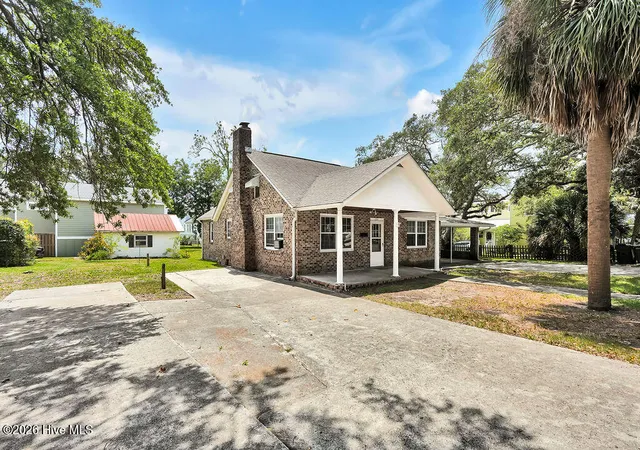 Photo 3 of Single family home for sale at 205 W Moore St, Southport, NC 28461 | MLS# 100585956 | Listing updated on 2026-08-18