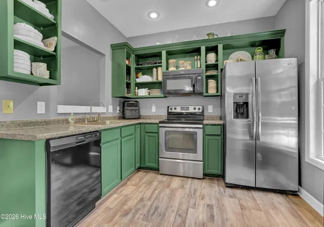 Photo 5 of Single family home for sale at 130 Tanbark Dr, Jacksonville, NC 28546 | MLS# 100579503 | Listing updated on 2026-08-18