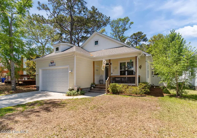 Photo 2 of Single family home for sale at 161 Ne 31st Street, Oak Island, NC 28465 | MLS# 100566171 | Listing updated on 2026-08-18