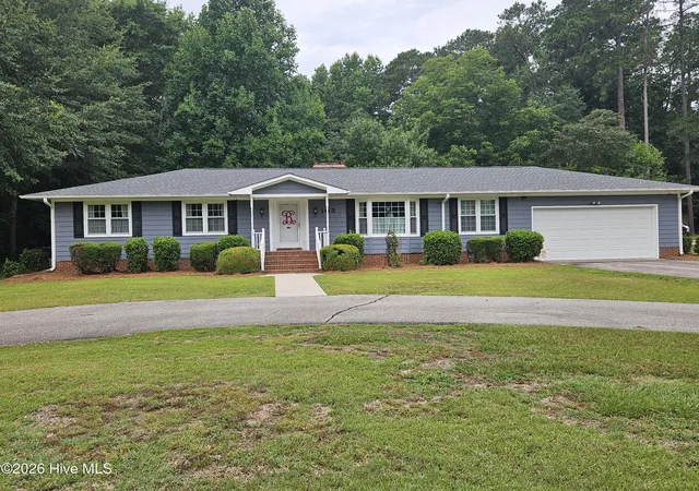 Homes for sale in Clinton, NC | 105 Forest Dr, Clinton, NC 28328 | MLS# 100582106