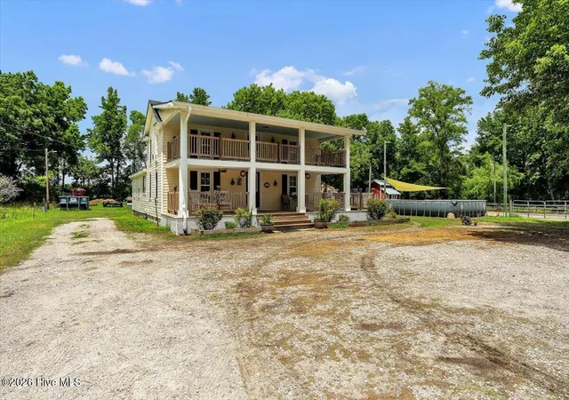 Photo 3 of Single family home for sale at 330 Lake Rd, Newport, NC 28570 | MLS# 100574750 | Listing updated on 2026-08-18