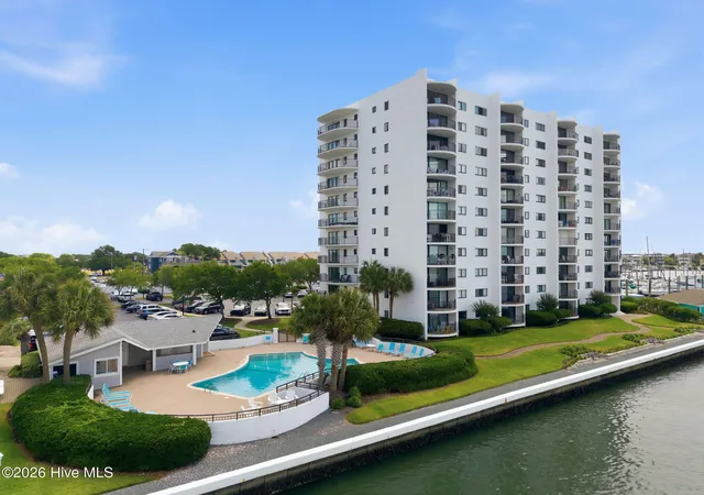 3rd image of 322 Cswy Dr, Wrightsville Beach, NC 28480
