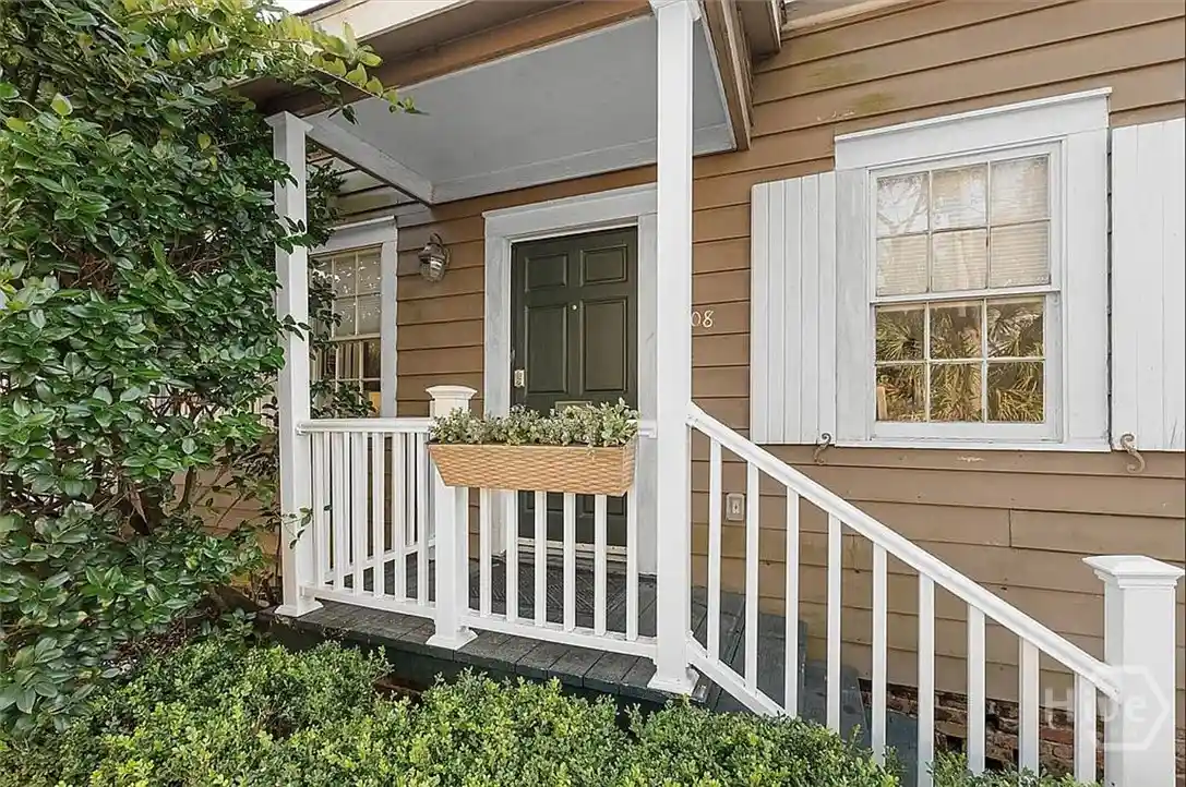 Photo 1 of Single family home for sale at 108 W Duffy Ln, Savannah, GA 31401 | MLS# SA365148 | Listing updated on 2026-09-24