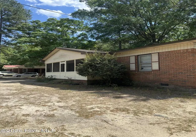 Photo 2 of Single family home for sale at 109 W Chestnut St, Maxton, NC 28364 | MLS# 100570765 | Listing updated on 2026-08-18