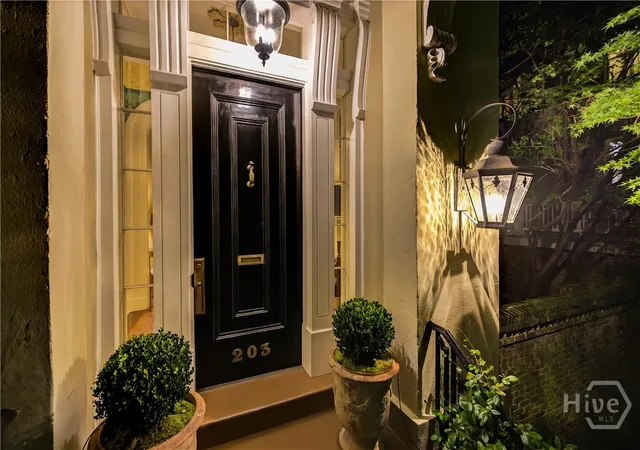 Homes for sale in Savannah, GA | 203 W Charlton St, Savannah, GA 31401 | MLS# SA339407