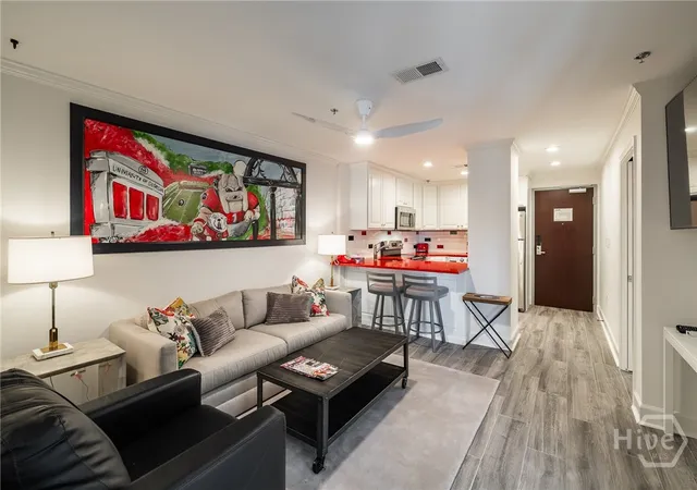 Listing Photo 3 - Condo for sale in building located at 250 W Broad St, Athens, GA 30601 - Unit #620