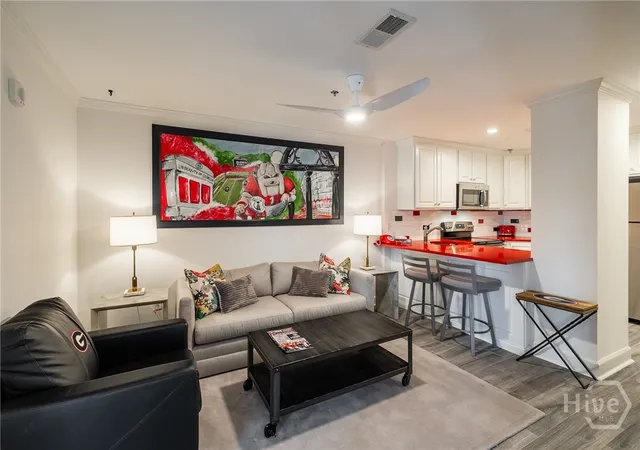 Listing Photo 4 - Condo for sale in building located at 250 W Broad St, Athens, GA 30601 - Unit #620