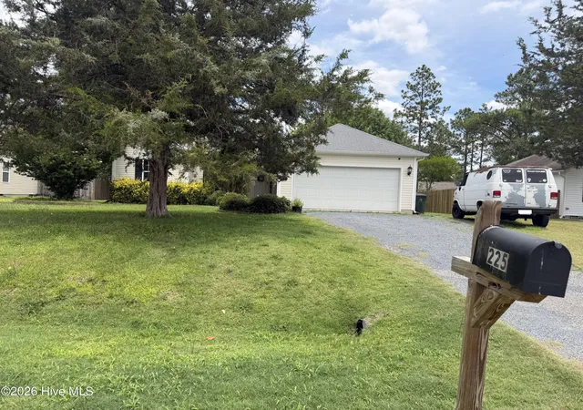 Homes for sale in Aberdeen, NC | 225 Woodgreen Ln, Aberdeen, NC 28315 | MLS# 100584119