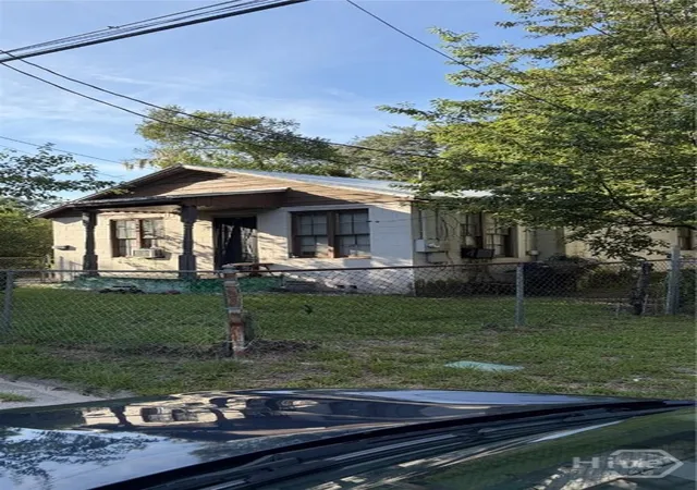 Photo 2 of Single family home for sale at 19 W 55th Street, Savannah, GA 31405 | MLS# SA362058 | Listing updated on 2026-10-09