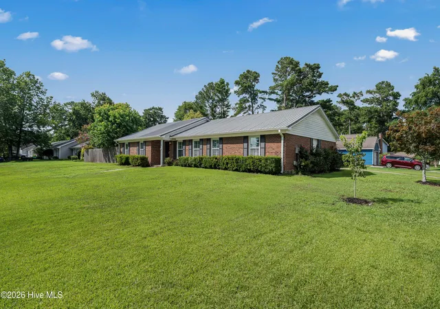 Photo 2 of Single family home for sale at 120 Silver Leaf Dr, Jacksonville, NC 28546 | MLS# 100592467 | Listing updated on 2026-09-22