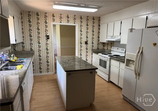 3rd image of 2 Moss Pointe Ct, Savannah, GA 31410 | MLS# SA352902