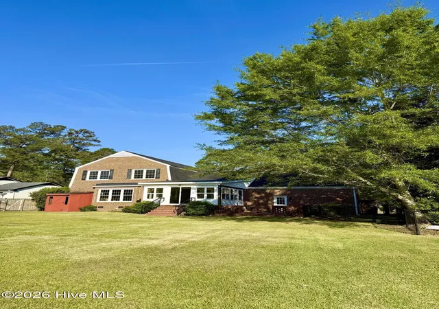Photo 4 of Single family home for sale at 236 Shoreline Dr, New Bern, NC 28562 | MLS# 100550536 | Listing updated on 2026-10-01