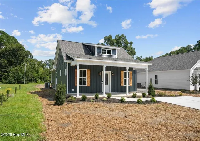 Photo 3 of Single family home for sale at 304 S Sycamore St, Fremont, NC 27830 | MLS# 100597008 | Listing updated on 2026-08-18