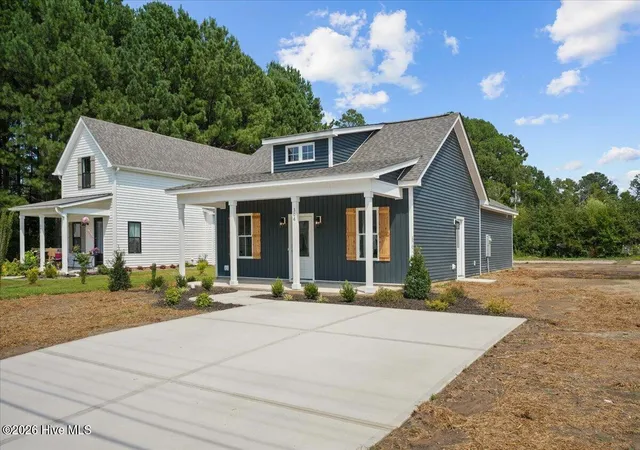 Photo 4 of Single family home for sale at 304 S Sycamore St, Fremont, NC 27830 | MLS# 100597008 | Listing updated on 2026-08-18