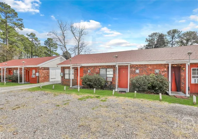 Listing Photo 4 - Condo for sale in building located at 5013 - A Ogeechee Rd, Savannah, GA 31405